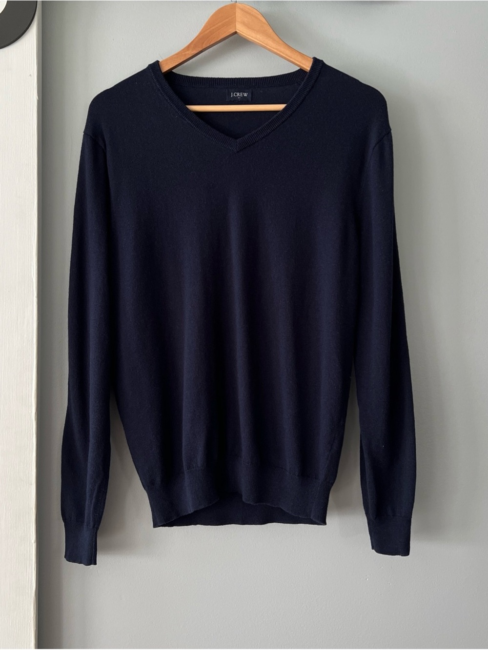 J.Crew Men’s Large V-Neck Sweater Navy Blue Wool Cotton Poly Blend Knit Preppy
